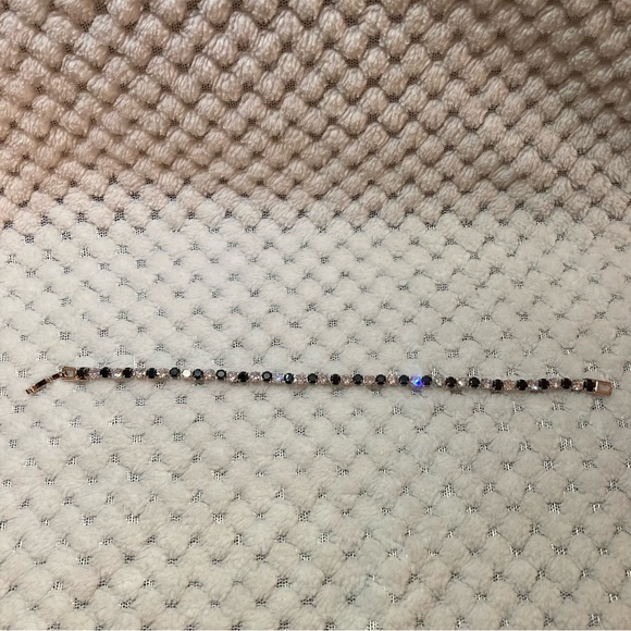 Simulated Black & White Diamond Tennis Bracelet in Silvertone (8 in) 7.9… - Picture 10 of 16